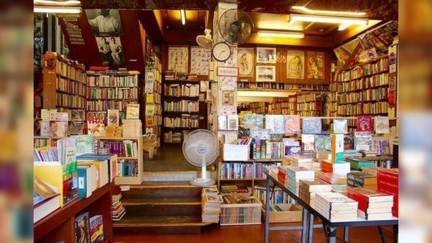 Главная картинка новости: В Екатеринбурге закрылся магазин «100 000 книг» на Челюскинцев