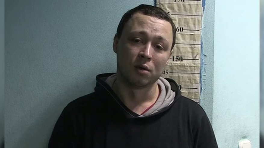 Главная картинка новости: В Екатеринбурге на Пионерке 28 января грабитель с ножом ночью на улице напал на девушек, которые сели справить нужду около школы