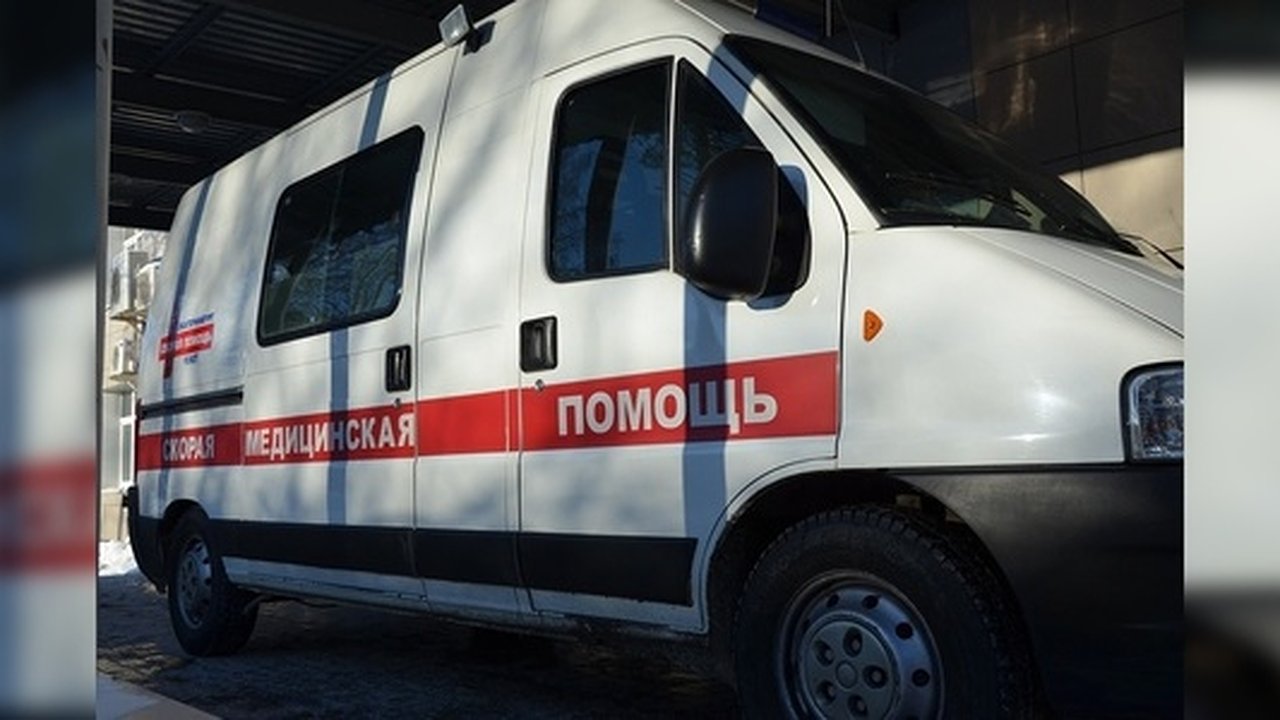 Главная картинка новости: В Екатеринбурге на улице Павла Шаманова нашли труп молодого человека с признаками суицида