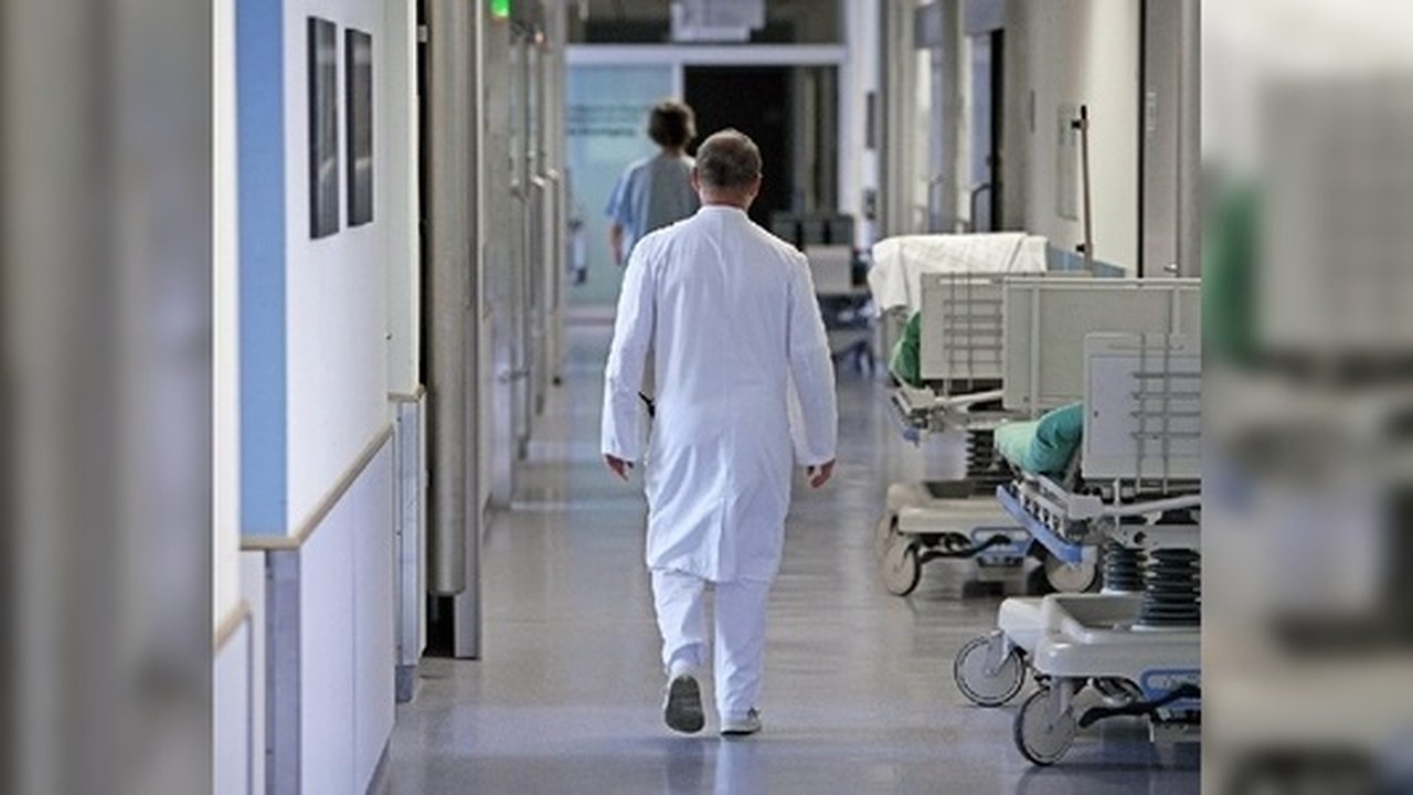 Главная картинка новости: В ДГКБ № 9 Екатеринбурга 9 февраля пройдет операция пятилетней девочки, выпавшей с 8-го этажа на Уралмаше