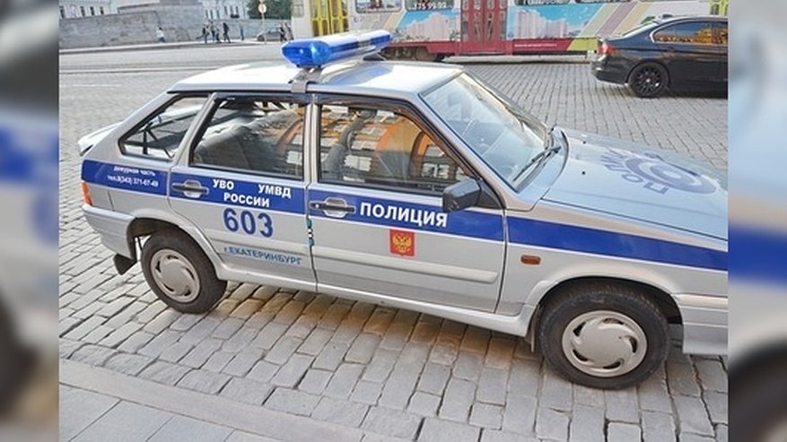 Главная картинка новости: В центре Екатеринбурга на остановке «Площадь 1905 года» мужчина напал на 16-летнюю девушку