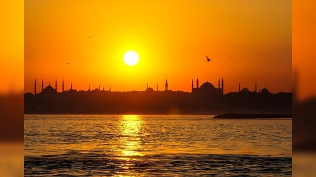 Главная картинка новости: Что грозит туристам, которые купили путевку в Турцию: турагенты прокомментировали ситуацию с закрытием чартерных рейсов