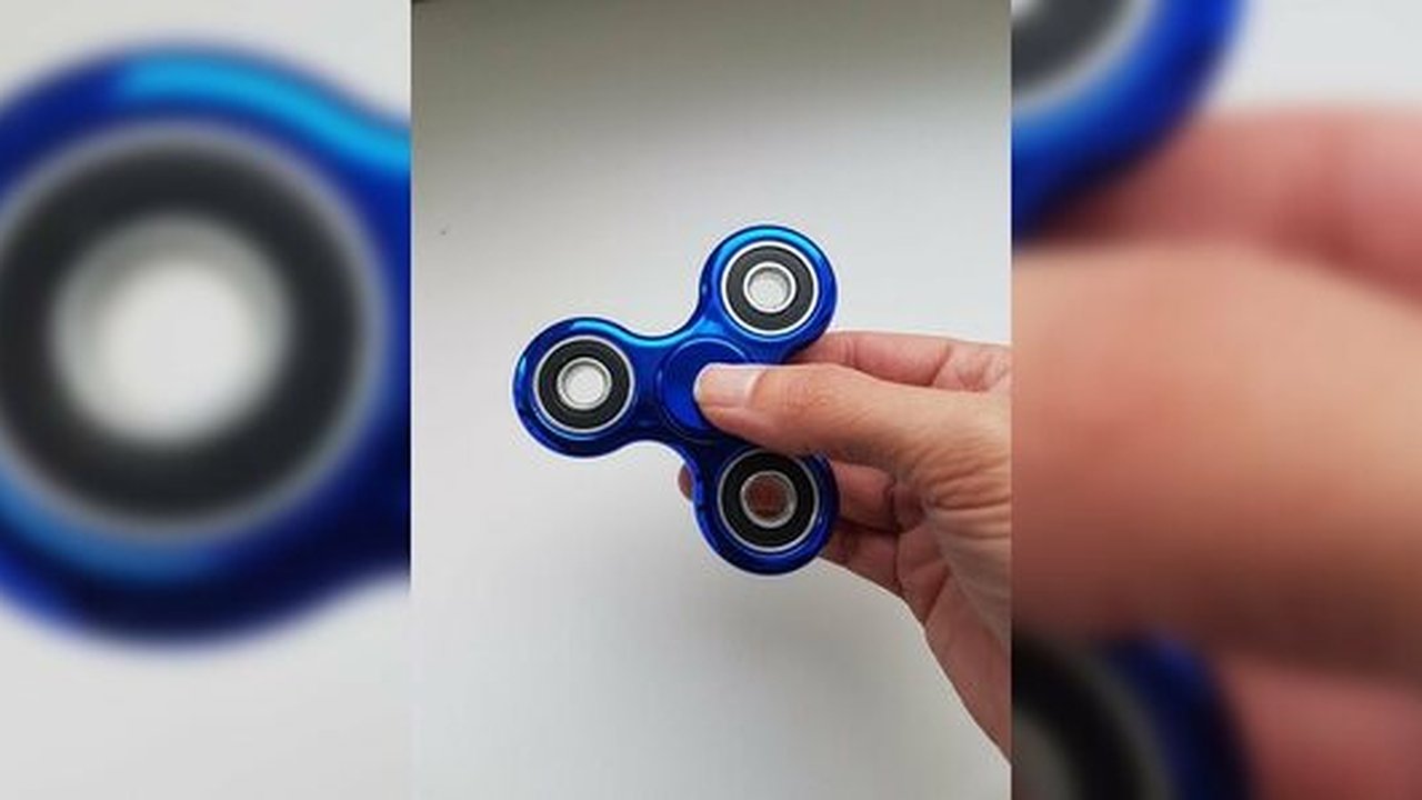 Главная картинка новости: Надо ли вам купить спиннер, по которому сходит с ума весь мир - фото