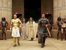 Он чужой среди своих и свой среди чужих: рецензия на фильм «Исход: Цари и боги»