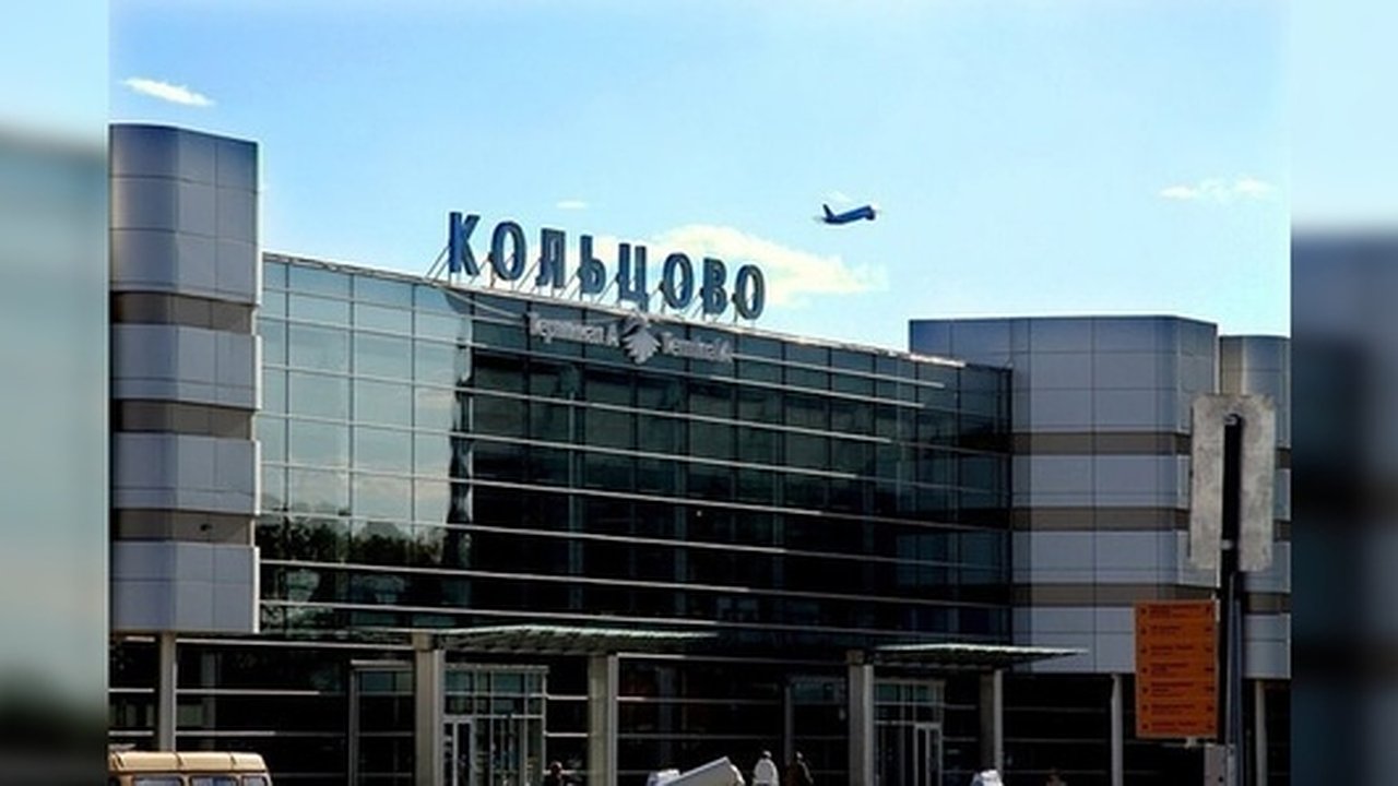 Главная картинка новости: Самолет компании Utair совершил экстренную посадку в Кольцово