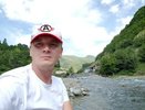 Выпавший из окна в Грузии житель Екатеринбурга в коме, но узнал голос дочери: перевозить его на родину пока нельзя