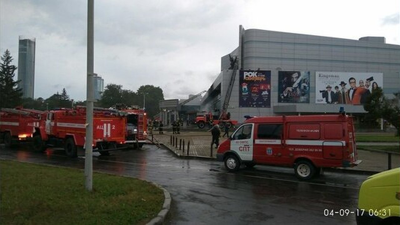 Главная картинка новости: Ройзман: «Космос» в Екатеринбурге подожгли из-за «Матильды»