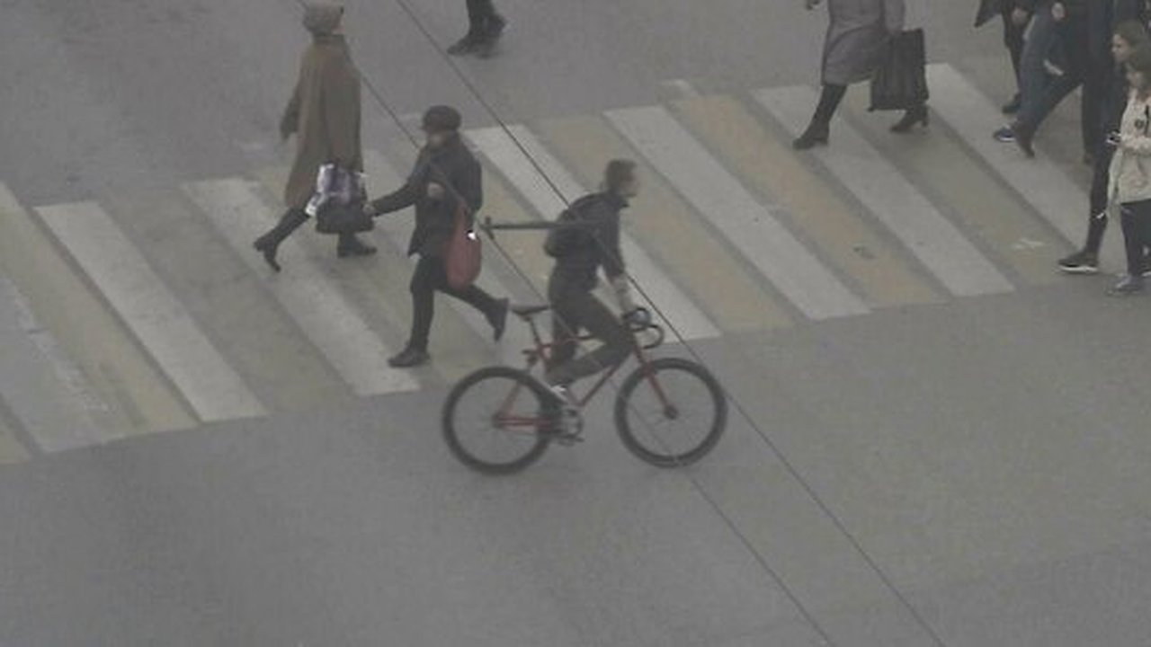 Главная картинка новости: В Екатеринбурге велосипедист покалечил ребенка у девятой гимназии