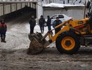 Коммунальщики Екатеринбурга всю ночь вывозили снег