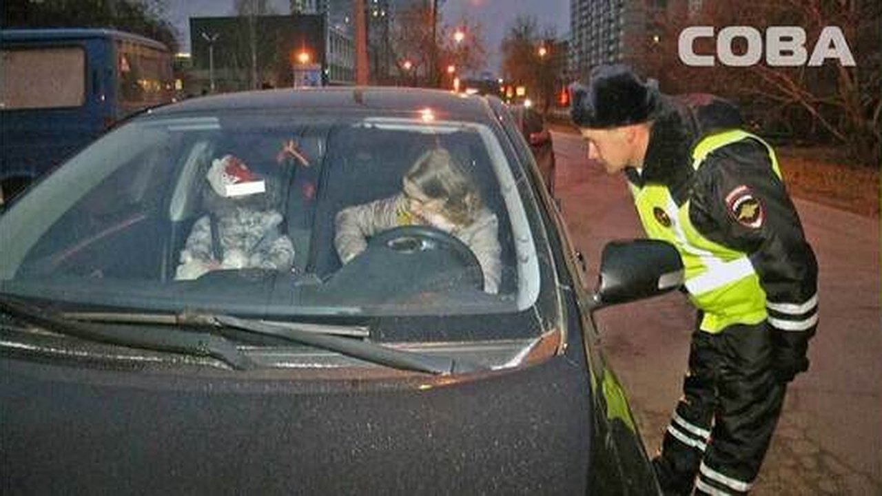 Главная картинка новости: Жители Екатеринбурга продолжают подвергать своих детей опасности в машинах