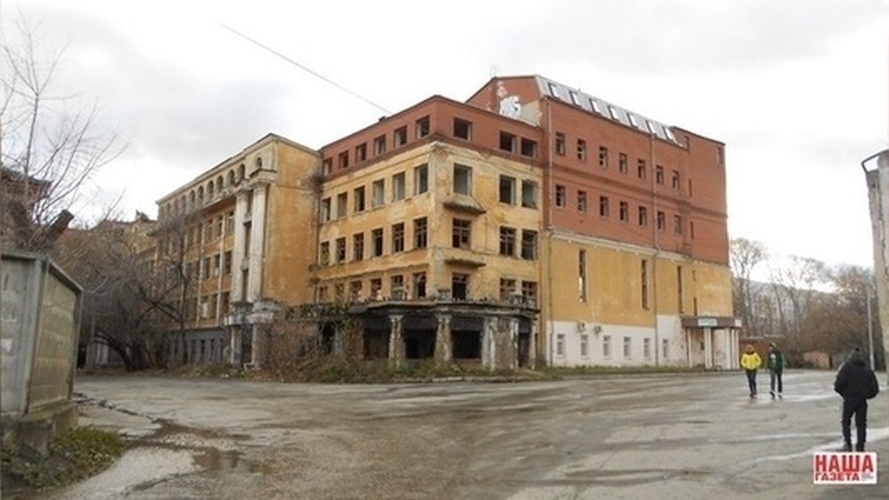 Главная картинка новости: На месте заброшенной больницы в Зеленой роще хотят построить жилые дома