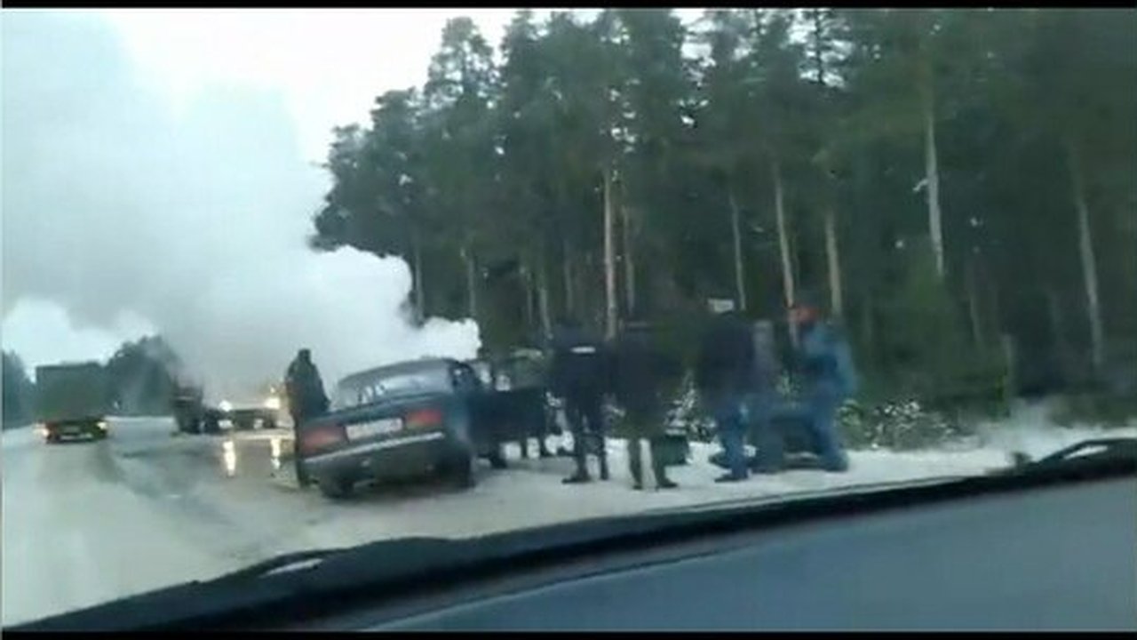 Главная картинка новости: Под Екатеринбургом двое полицейских сгорели в машине, попав в ДТП во время погони
