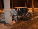 В Екатеринбурге лихач на ВАЗе врезался в столб - фото