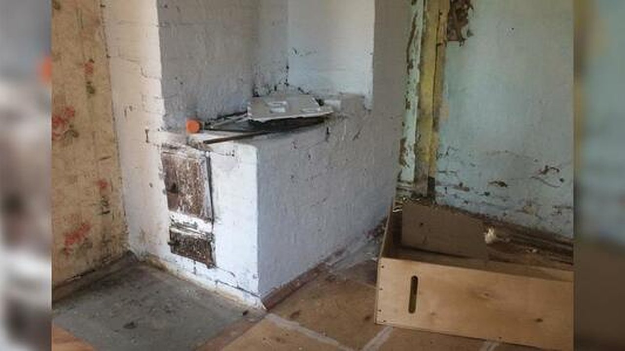 Главная картинка новости: «Как можно предложить такую халупу?!»: свердловского врача возмутило жилье, которое он получил как молодой специалист