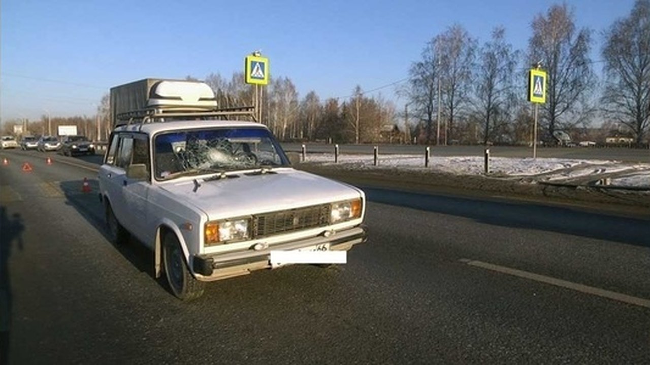 Главная картинка новости: На Челябинском тракте водитель «четверки» сбил двух женщин из-за яркого солнца