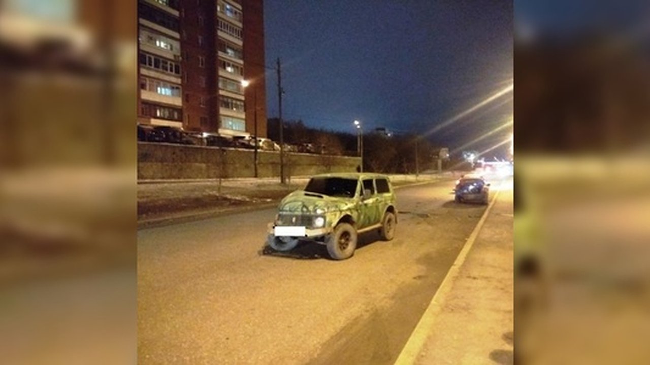 Главная картинка новости: Сотрудники екатеринбургского ГИБДД ищут очевидцев ДТП, где «Нива» протаранила Chevrolet