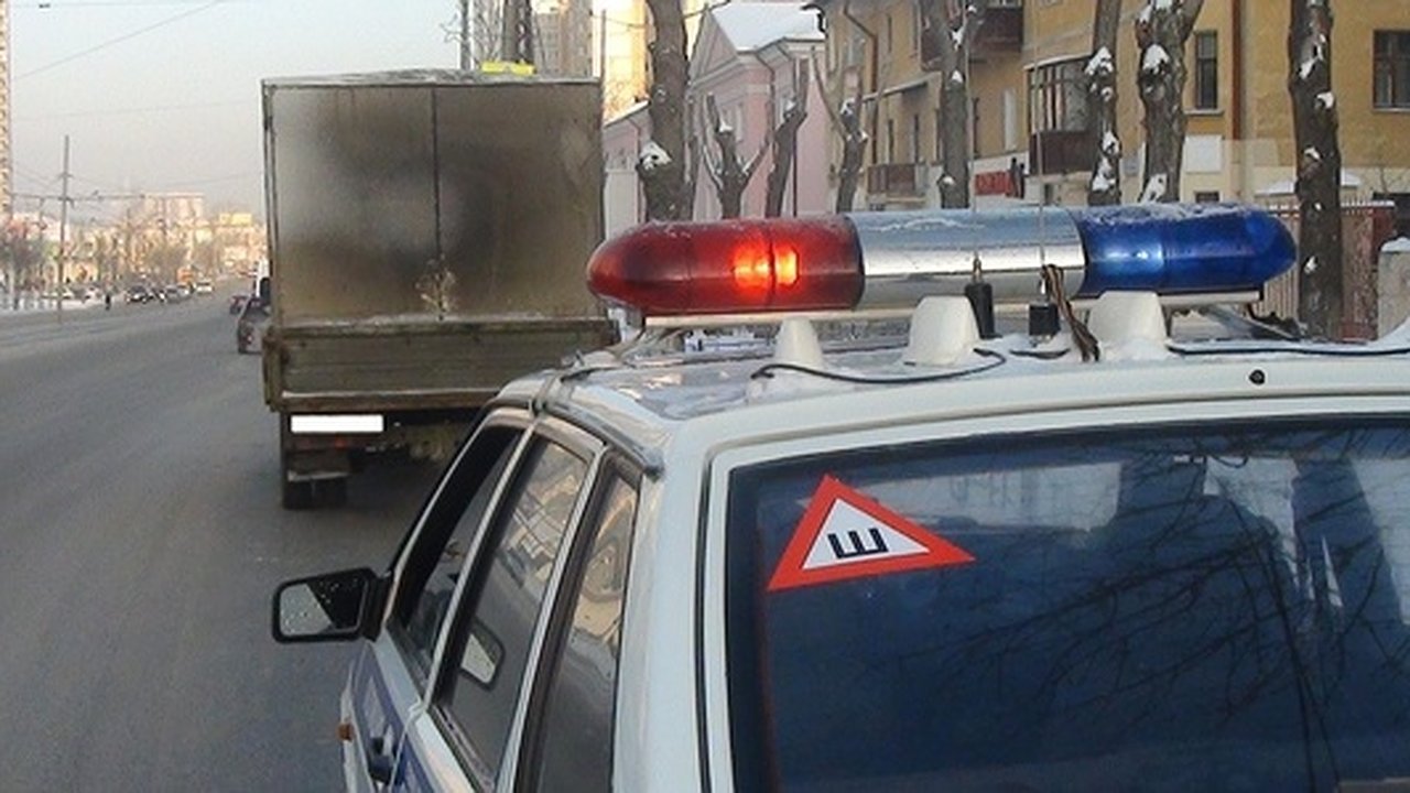 Главная картинка новости: Водители Екатеринбурга продолжают игнорировать машины спецслужб