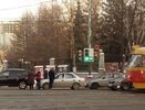 В Екатеринбурге три иномарки собрали «паровозик» из-за скорой помощи
