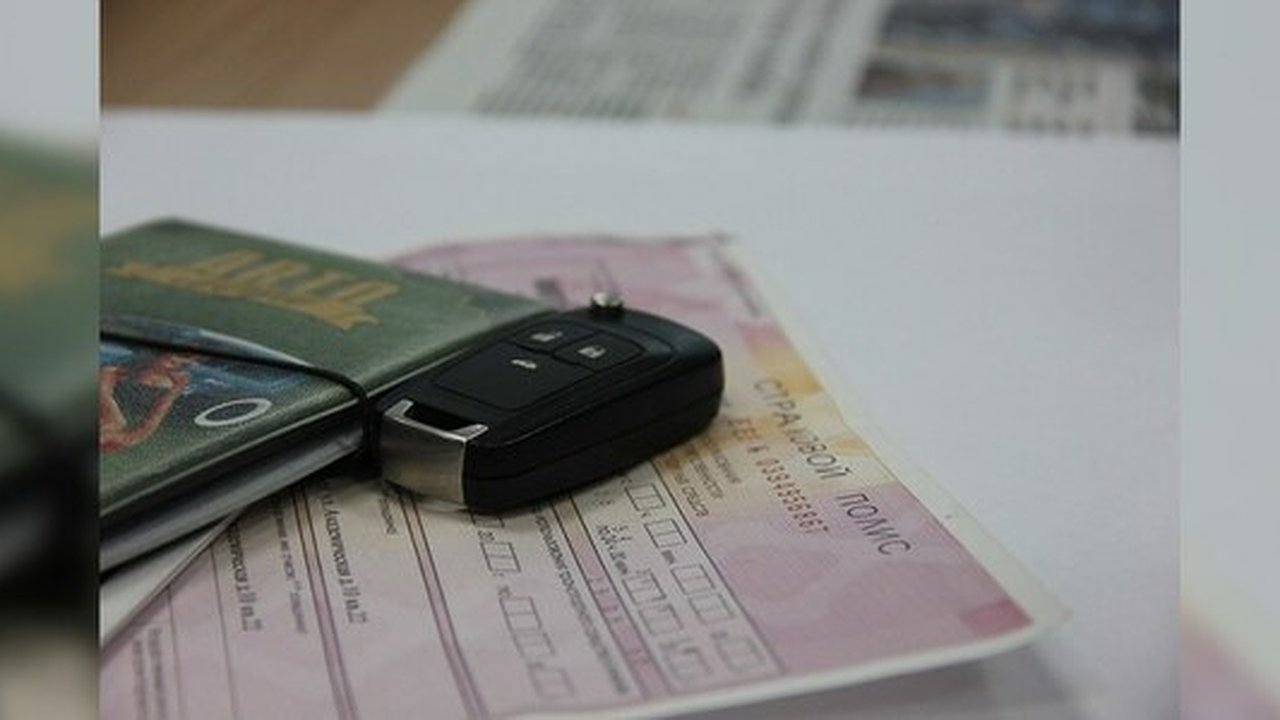 Главная картинка новости: Свердловские автостраховщики рассказали, как распознать поддельные полисы ОСАГО