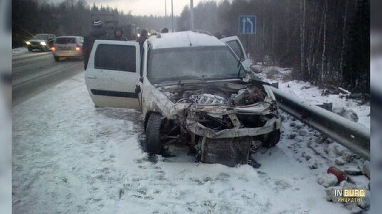Главная картинка новости: В ДТП с грузовиком на Пермском тракте погибли два человека