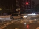 Улицы на Уралмаше превратились в каток из-за прорыва трубы с холодной водой