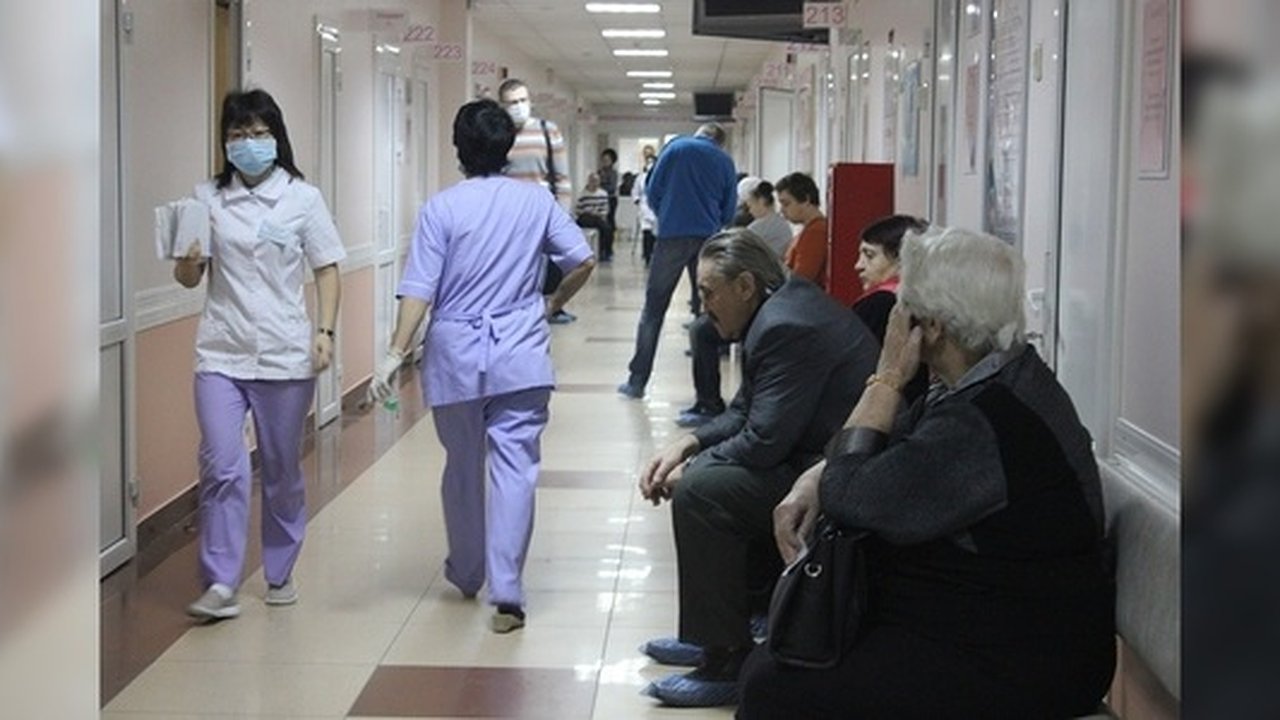 Главная картинка новости: Кто вылечит зуб или поможет с деньгами: изучаем новогоднее расписание больниц, банков и аварийных служб