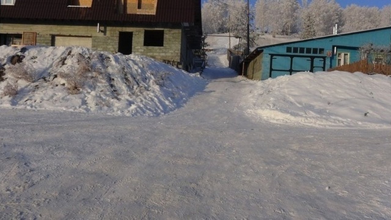 Главная картинка новости: В Невьянском районе квадроцикл сбил школьника, который катился с горки