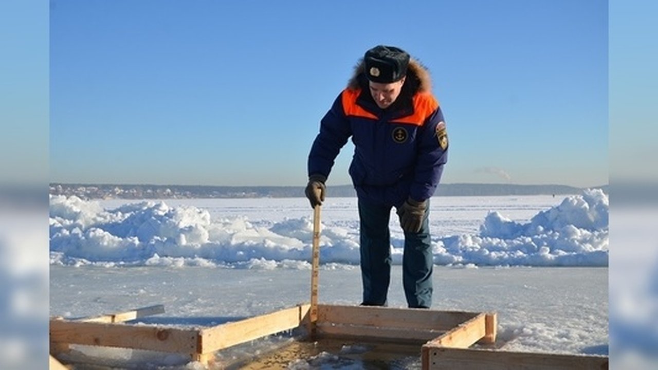 Главная картинка новости: Где в Екатеринбурге окунуться в Крещение: список купелей, советы врачей и моржей