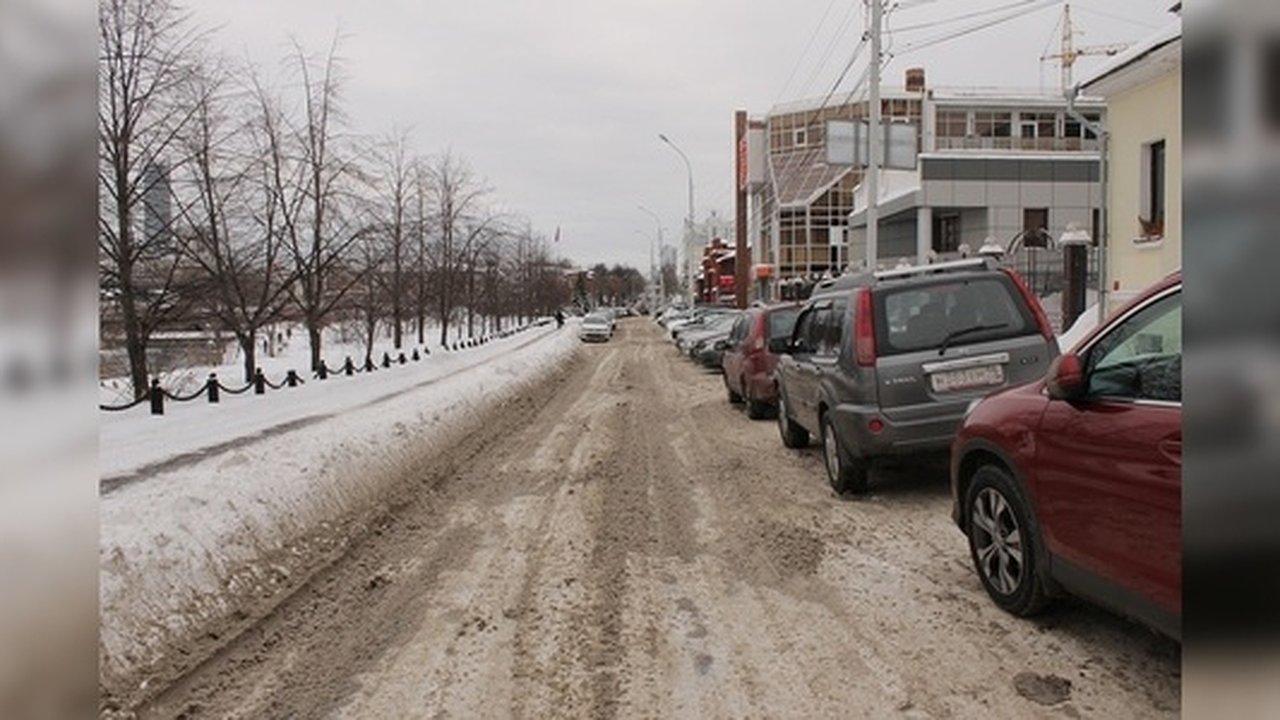 Главная картинка новости: ГИБДД обвинила власти Екатеринбурга в плохой уборке улиц