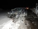 Под Екатеринбургом Toyota Corolla врезалась в три грузовика