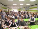 В екатеринбургской школе ученику запретили обедать за столом с друзьями