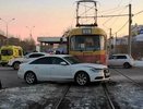 В Екатеринбурге пассажирка трамвая сломала ногу из-за лихача на Audi