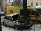 Капот всмятку: в Екатеринбурге водитель «Лады» влетел в дерево