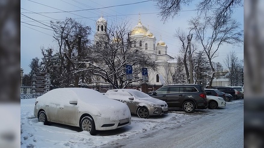 Из-за снегопада Екатеринбург встал в 8-балльные пробки