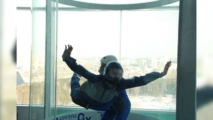 Главная картинка новости: А мне летать охота! Корреспондент НАШЕЙ испытала первую в Екатеринбурге аэротрубу