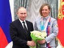 Путин наградил двух свердловских лыжниц орденами Почета