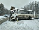 На трассе Екатеринбург – Алапаевск автобус влетел в грузовик: водитель ПАЗа погиб