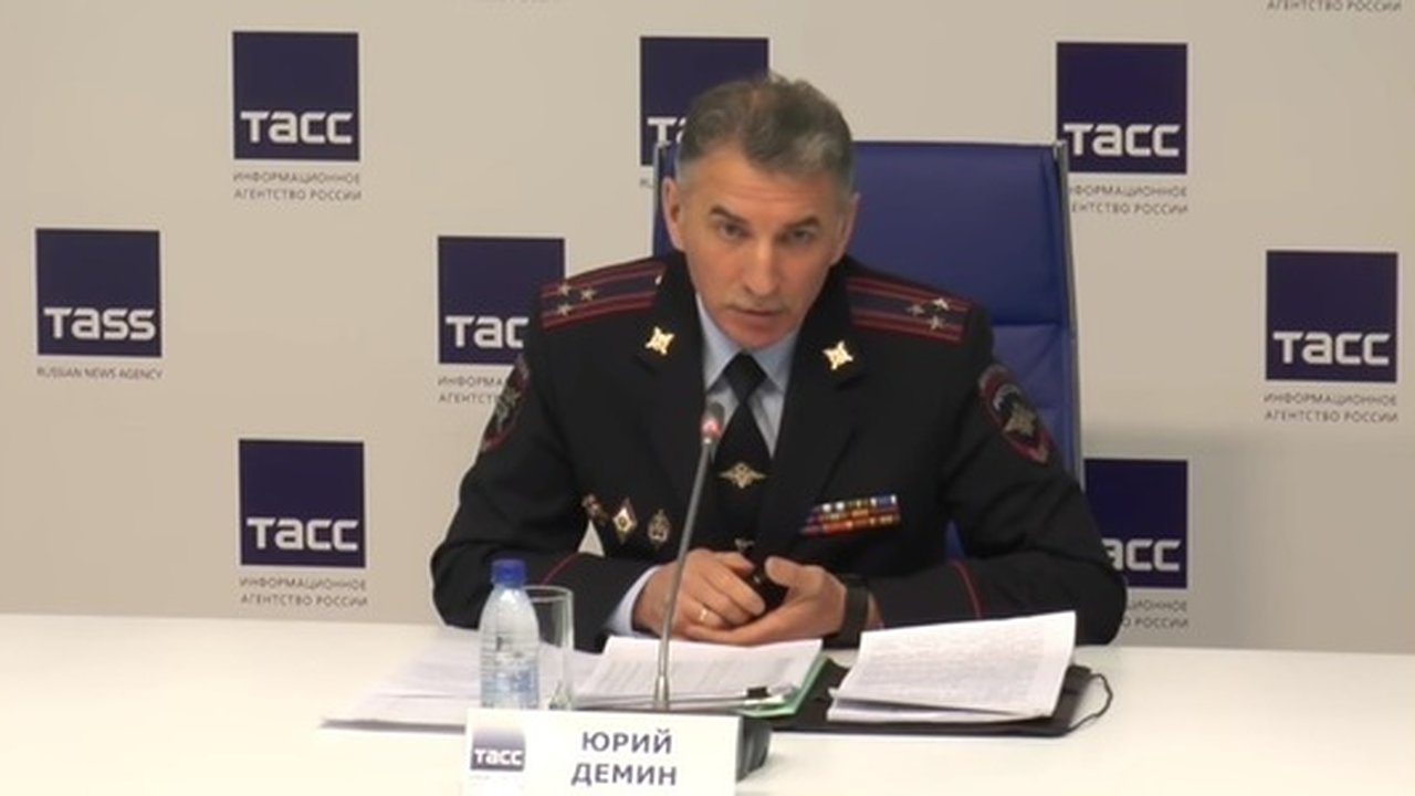 Главная картинка новости: СМИ сообщили об отставке главы свердловской ГИБДД Юрия Демина