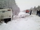 На трассе в Свердловской области перевернулся автобус с 30 пассажирами