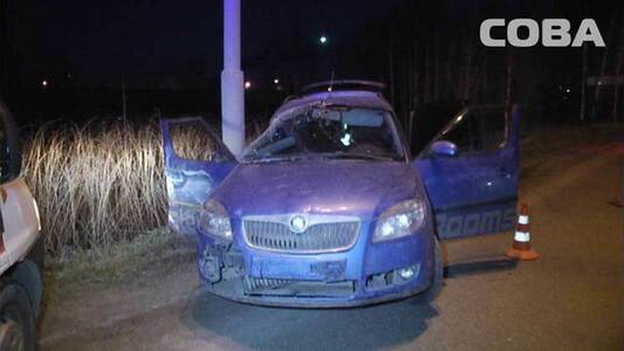 Главная картинка новости: Врезавшаяся в столб на Сибирском тракте Skoda, была угнана в Компрессорном