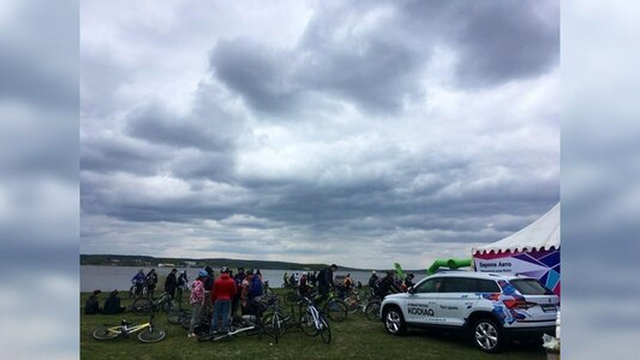 Главная картинка новости: В Екатеринбурге прошла «Майская велопрогулка-2018»: «Пришлось надевать шапки и шарфы»