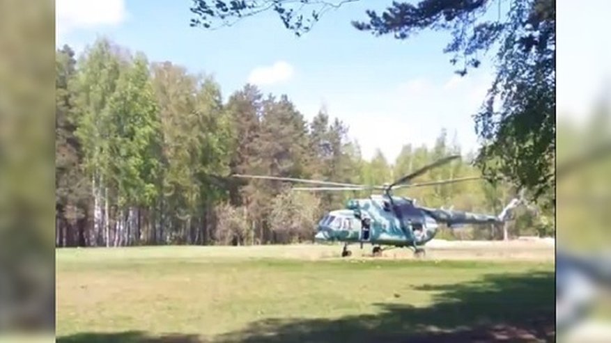 В Екатеринбурге вертолет приземлился на стадион