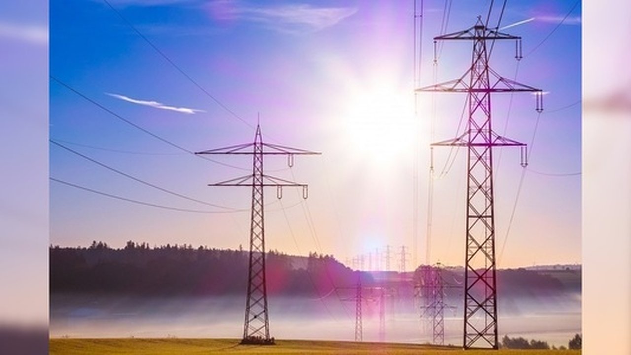 Главная картинка новости: Энергетики напоминают: рыбалка под ЛЭП – смертельно опасна