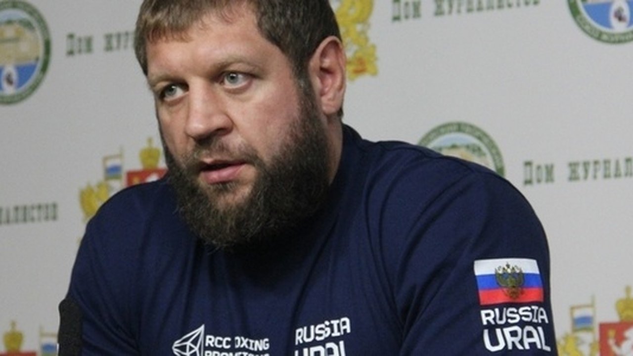 Главная картинка новости: Александр Емельяненко победил Виктора Пешту нокаутом в Екатеринбурге