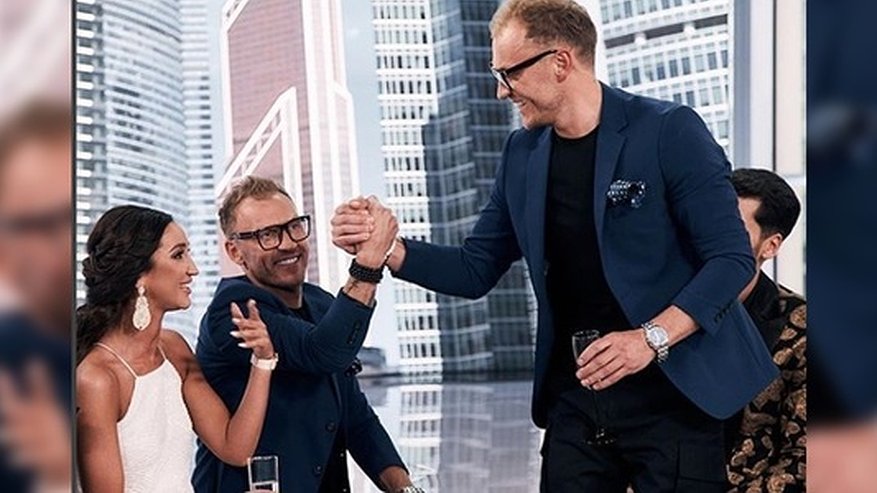 Главная картинка новости: Ольга Бузова выгнала одного из братьев-близнецов из Екатеринбурга, которые боролись в шоу за ее руку и сердце