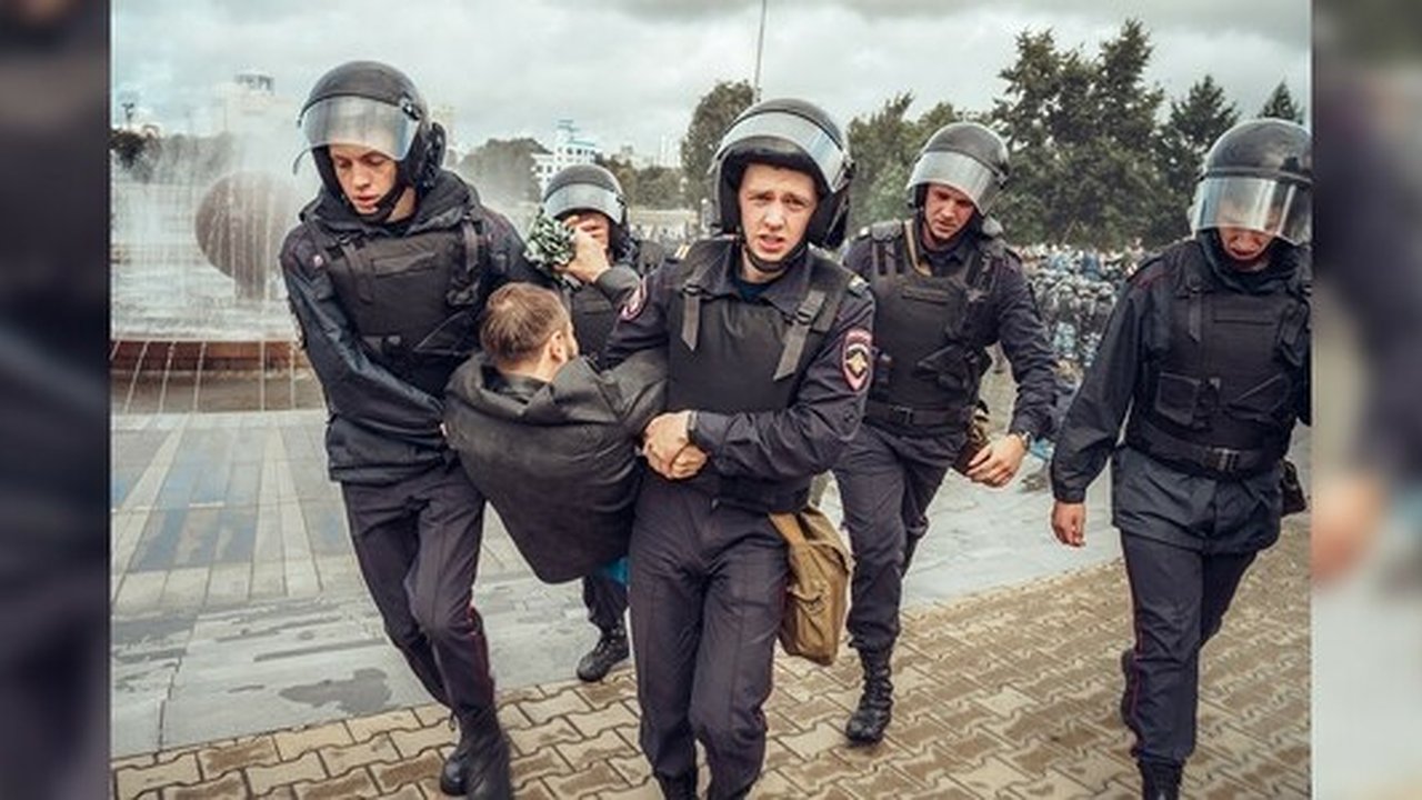 Главная картинка новости: В Екатеринбурге задержали почти 200 человек на митинге против пенсионной реформы