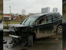 На Щербакова в ДТП попали пять автомобилей: Lexus врезался в бордюр