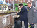 Мэр Екатеринбурга лично помыл остановку возле вокзала