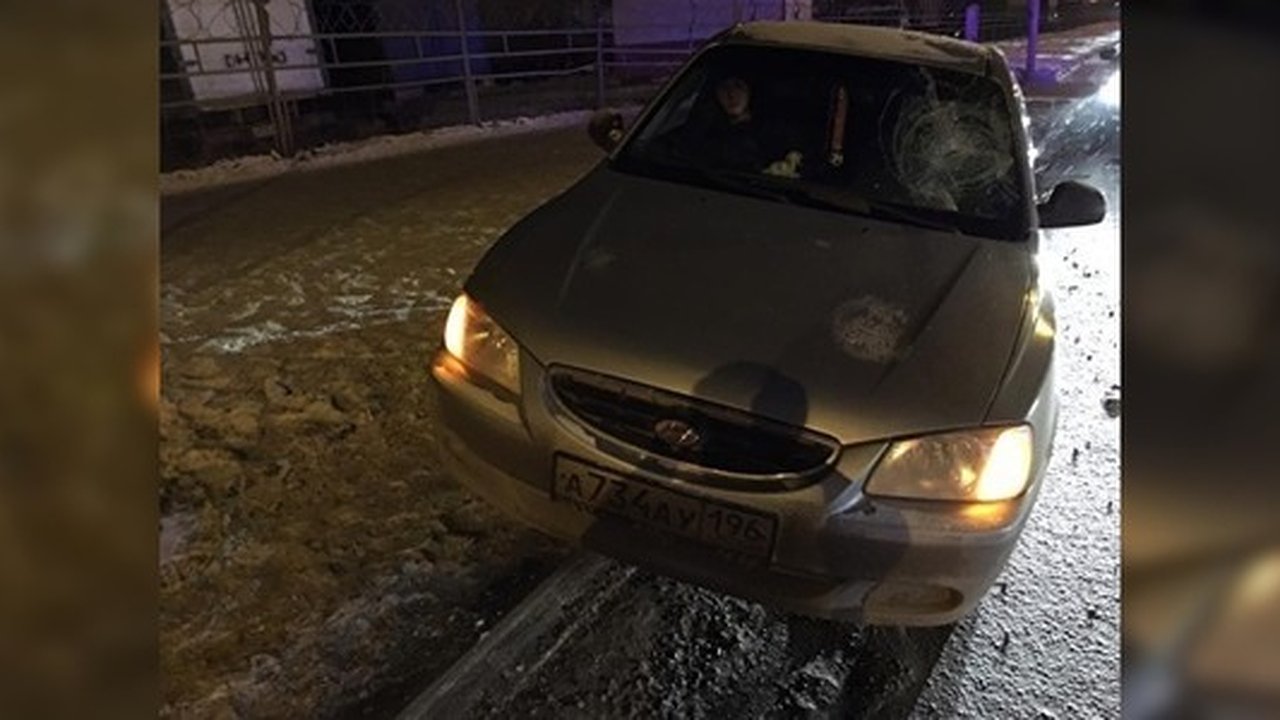 Главная картинка новости: В Екатеринбурге на Новосибирской Hyundai Accent не пропустил 17-летнего пешехода на «зебре» и сбил его