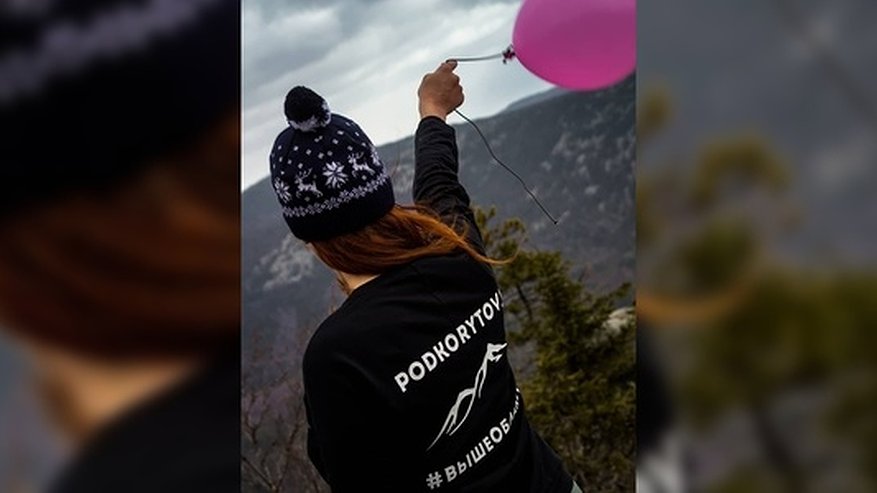 Главная картинка новости: У выжившей в горах под Карпинском туристки обморожения конечностей и тяжелое состояние, ее готовы перевезти в Екатеринбург